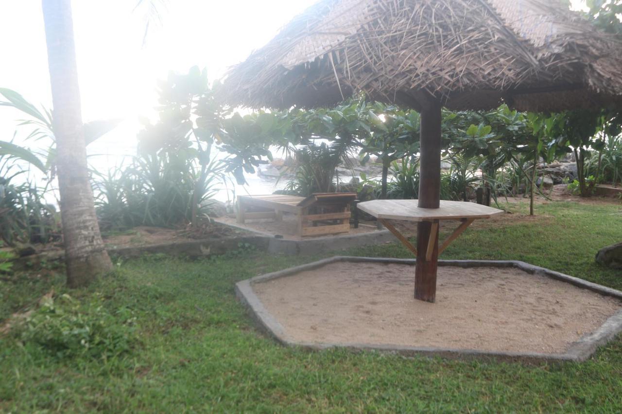 Hotel Beach Rip Rap Cabana And Guest Galle Exterior foto