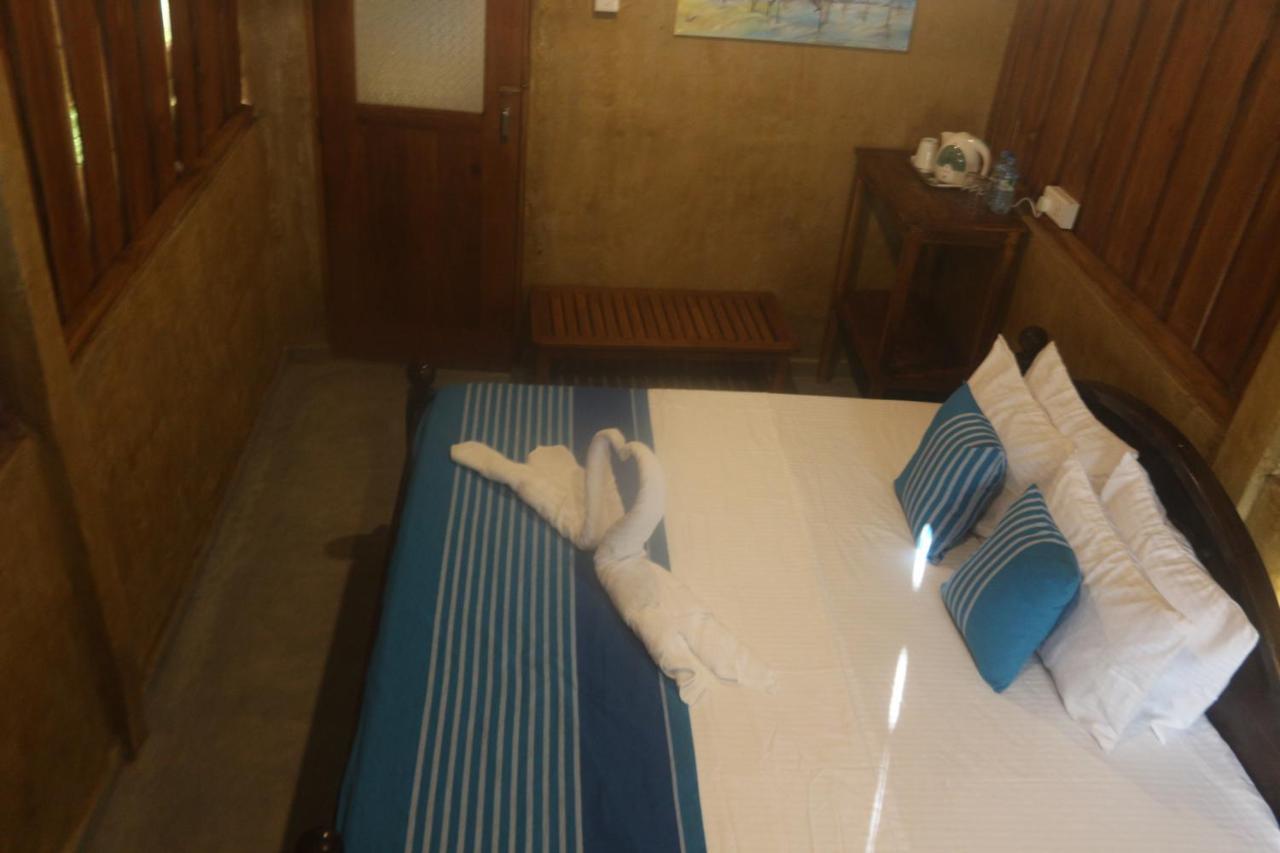 Hotel Beach Rip Rap Cabana And Guest Galle Exterior foto